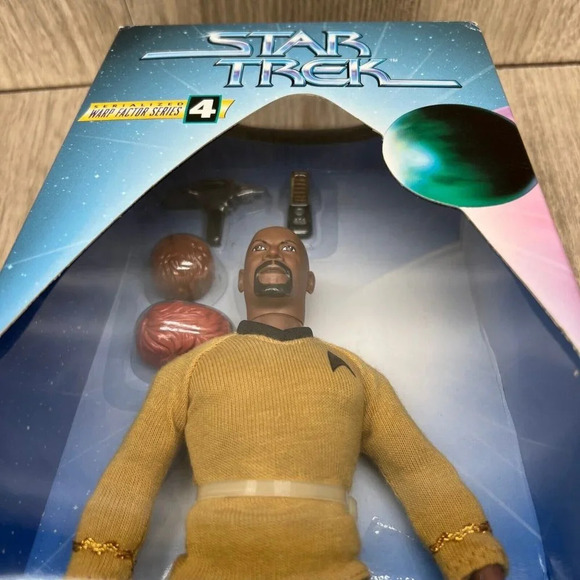 Star Trek Warp Factor Series 4: Capt. Benjamin Sisko Action Figure - Playmates - Picture 3 of 8